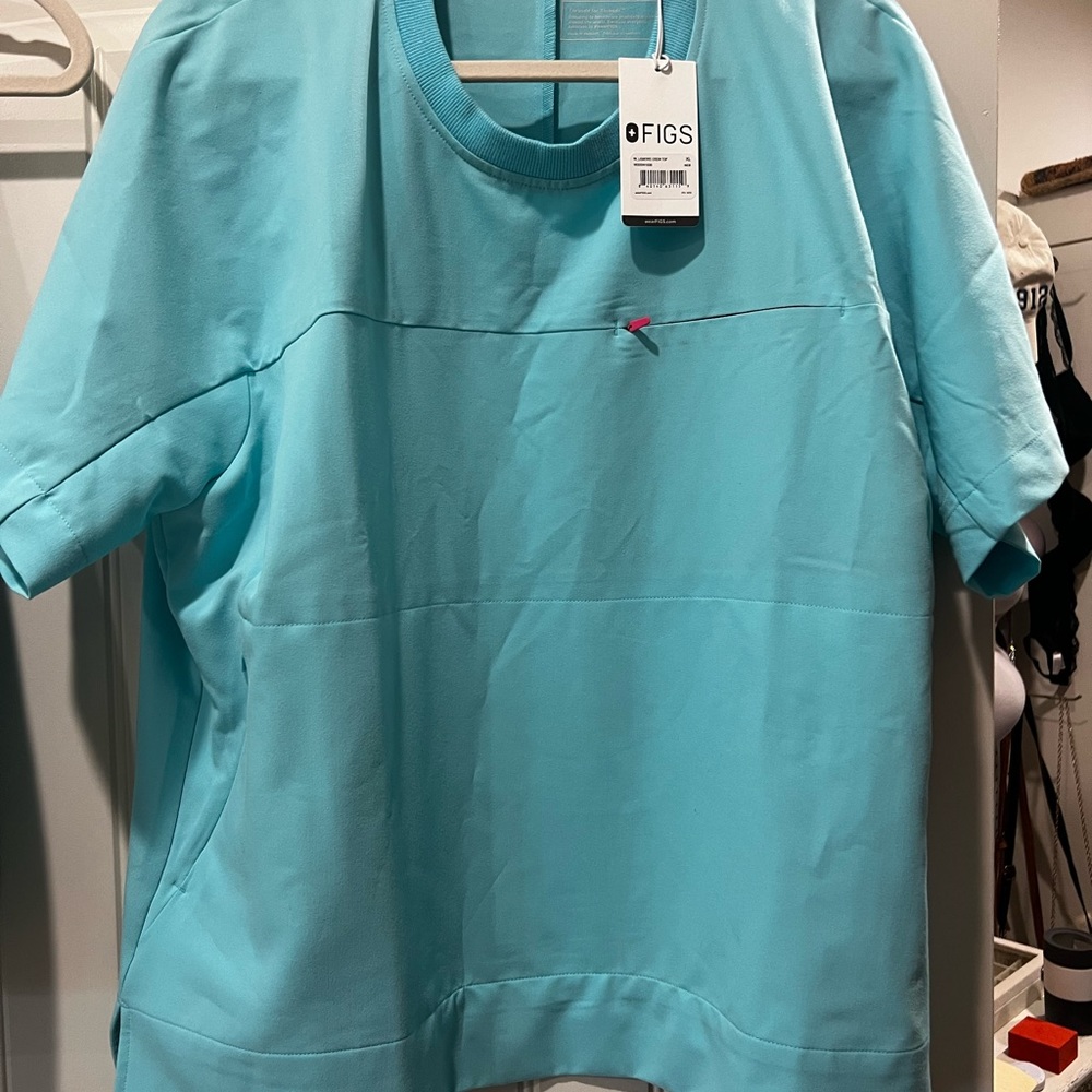 Women’s Figs XL scrub top